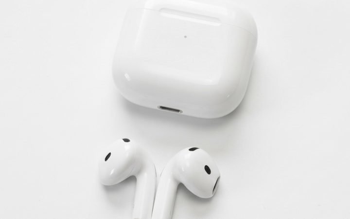 Apple AirPods 4 with Active Noise Cancellation and case