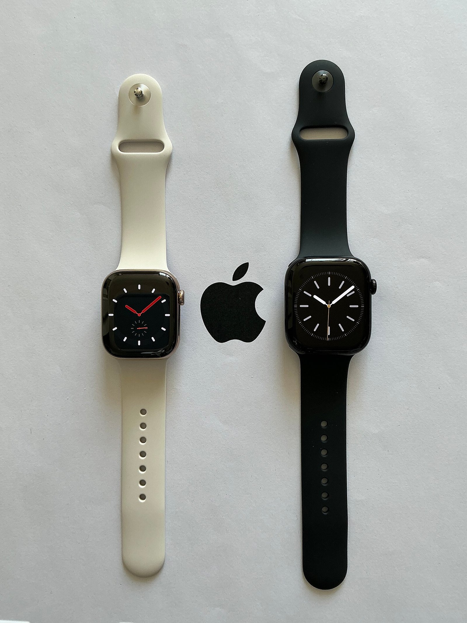 Apple Watch Series 10 in silver and black aluminium