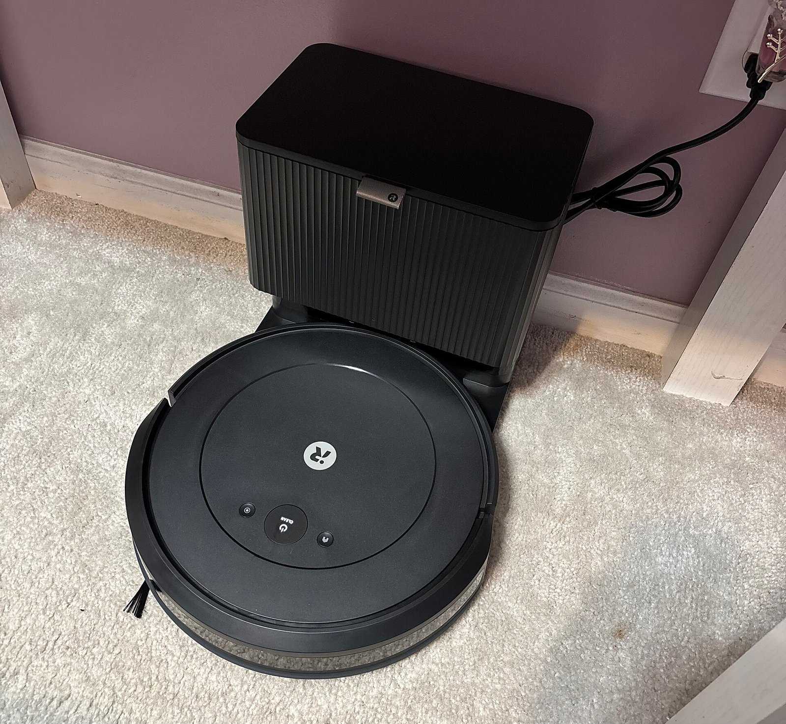 iRobot Roomba Combo 2 Essential with its dock